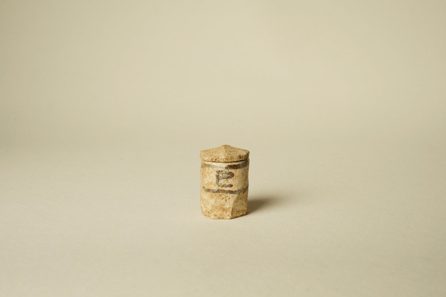 楽山焼 巳字香合