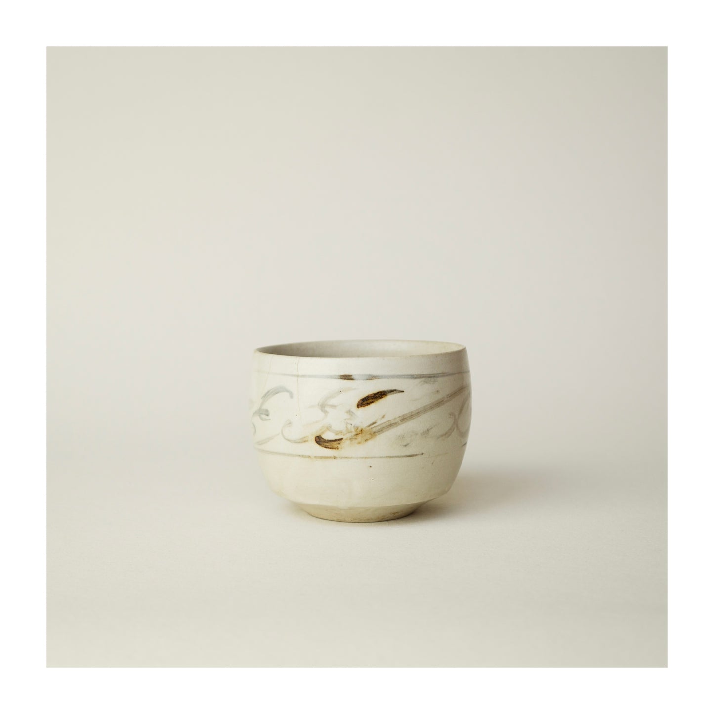 鉄絵筒茶碗