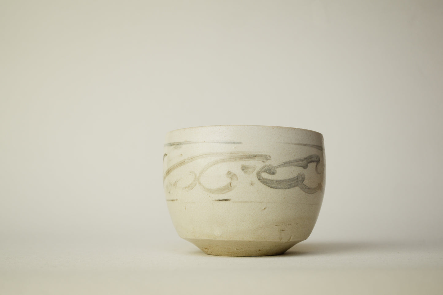 鉄絵筒茶碗