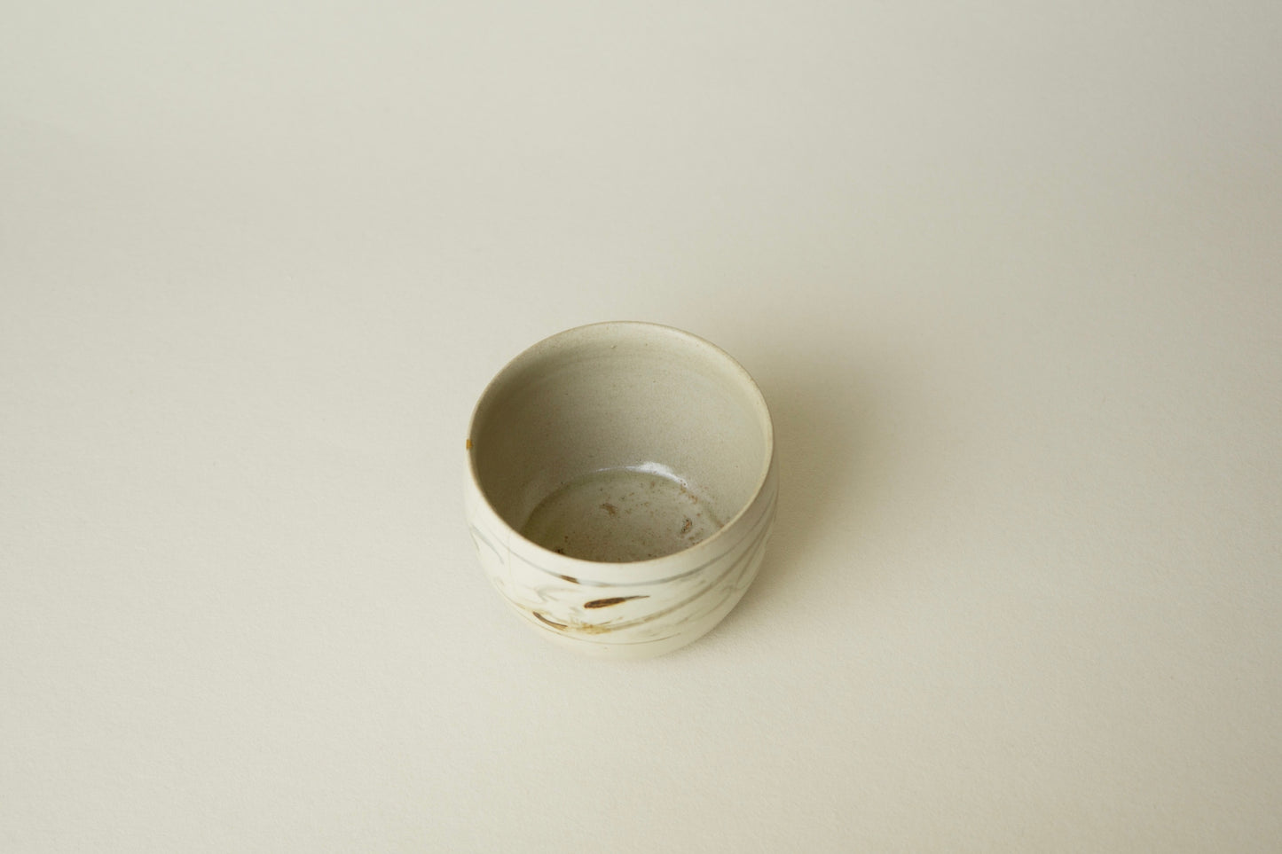 鉄絵筒茶碗