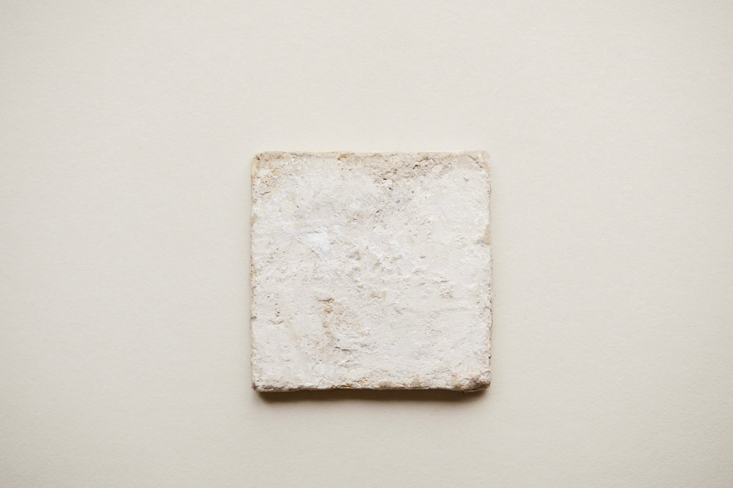 白地藍彩タイル 犬