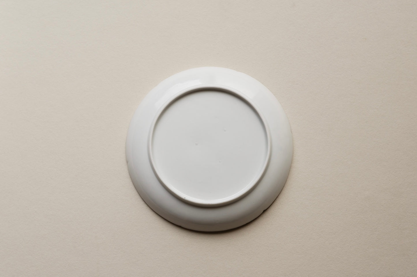 白磁陽刻竹文皿