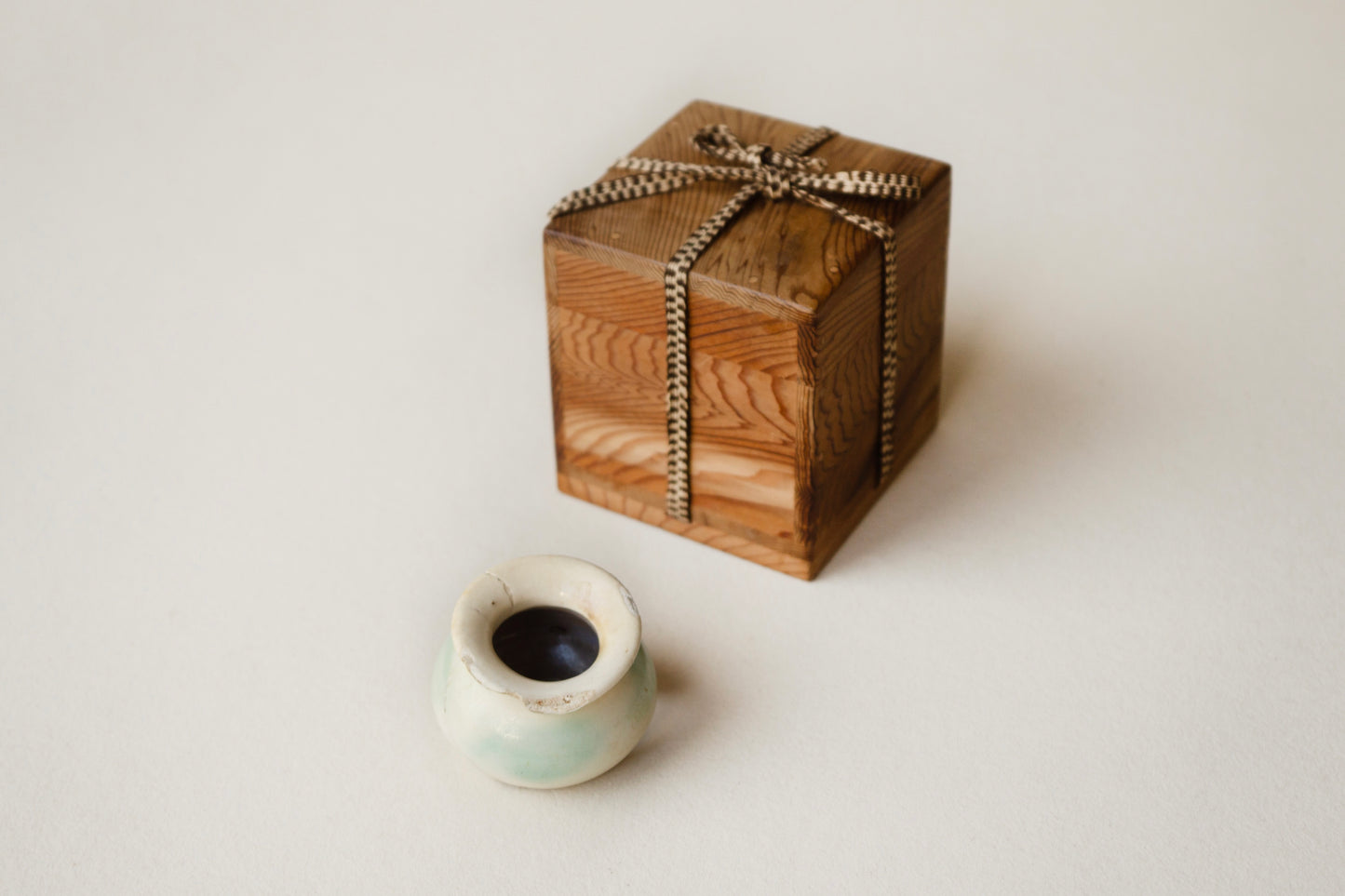 磁州窯系 白地緑斑小壺