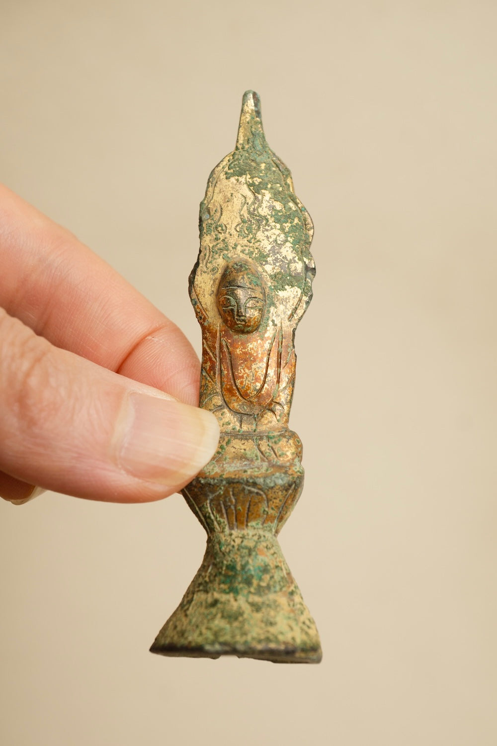金銅仏坐像