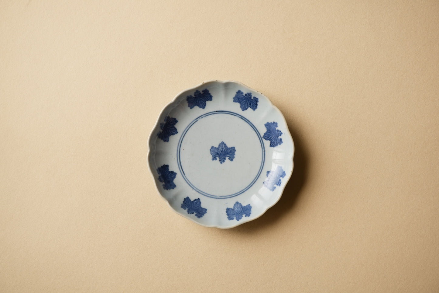 古伊万里コンニャク印判桐文六寸皿