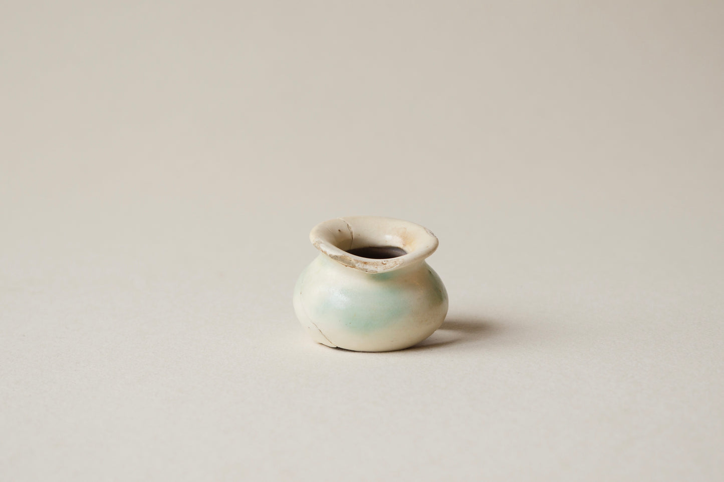 磁州窯系 白地緑斑小壺