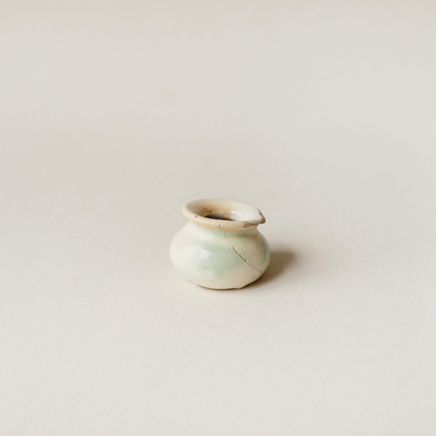 磁州窯系 白地緑斑小壺