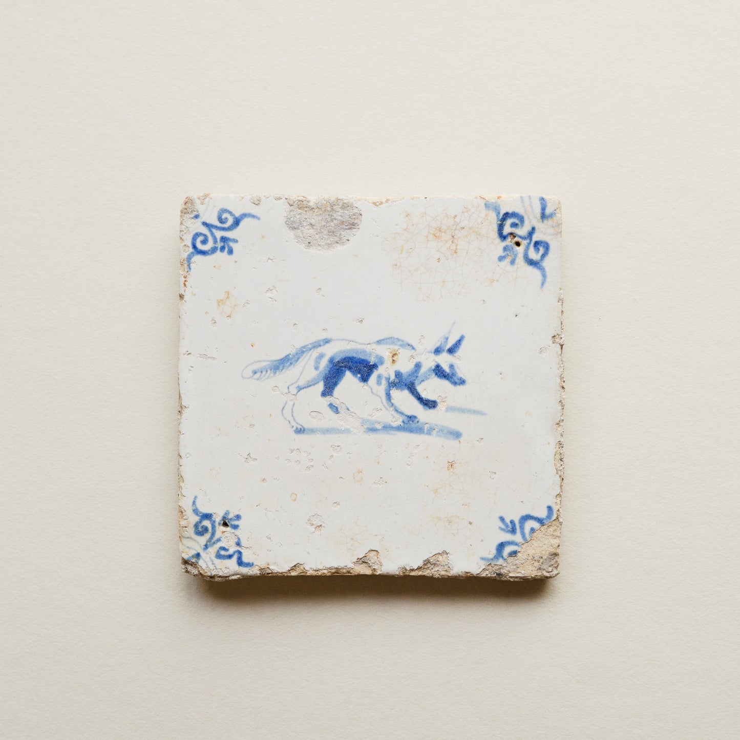 白地藍彩タイル  犬
