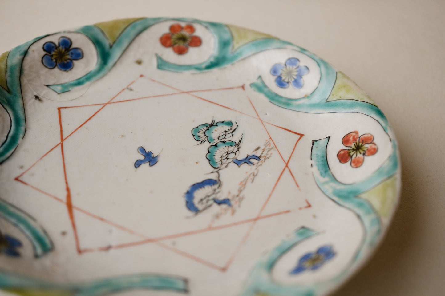 初期赤絵松梅鳥文皿