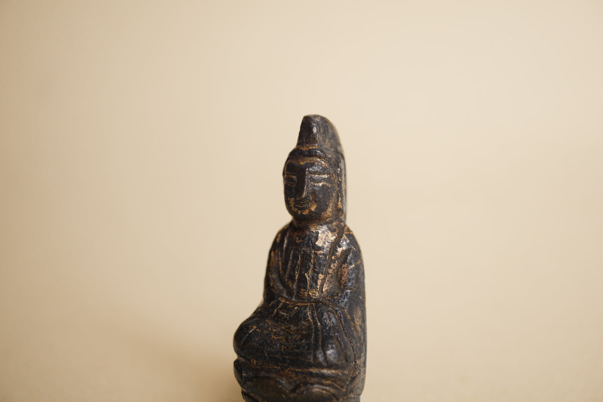 金銅如来坐像